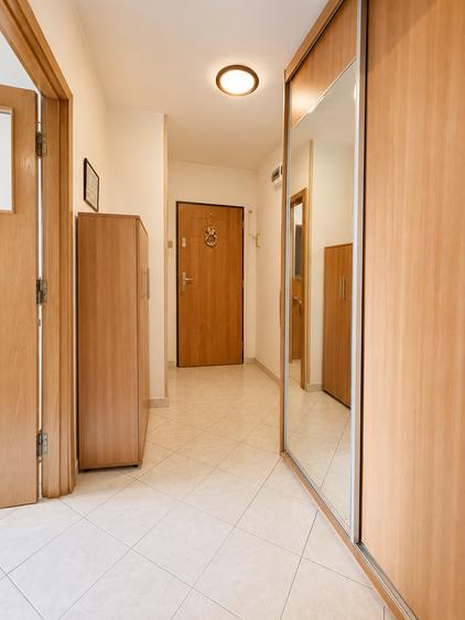 Apartament cu 3 camere în Văcăresti