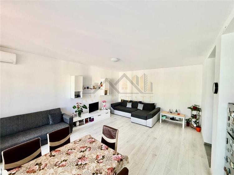 Apartament cu 3 camere semidecomandat, mobilat în Dumbrăvița