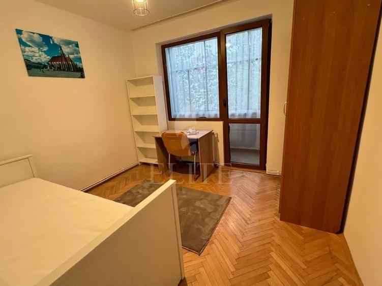 Apartament cu 3 camere decomandat, mobilat în Central