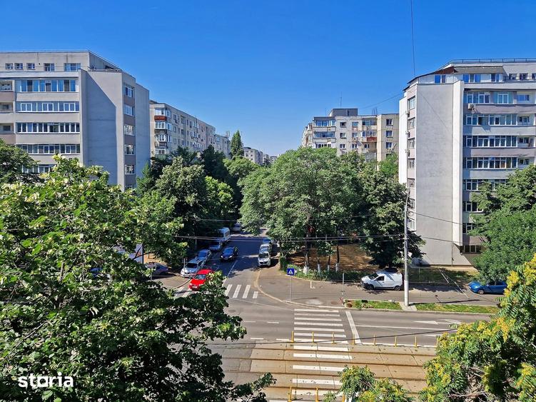 Apartament cu 3 camere semidecomandat în Crângași
