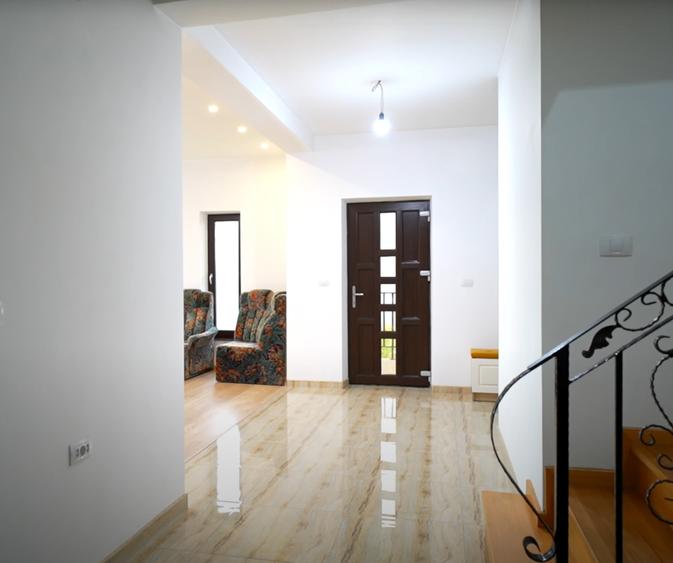 Duplex cu 5 camere cu Teren 1560 Mp în Bucium