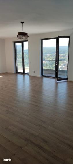 Apartament cu 4 camere în Zorilor