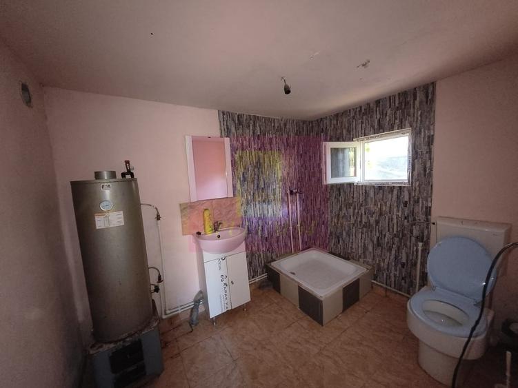 Casă cu 2 camere cu Teren 150 Mp în 1 Decembrie