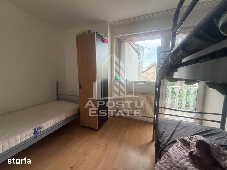 Casă cu 4 camere cu Teren 200 Mp în Est
