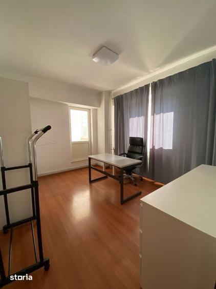 Apartament cu 3 camere, mobilat în Calea București