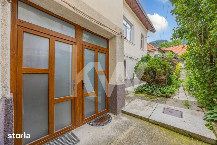 Apartament cu 3 camere decomandat în Schei