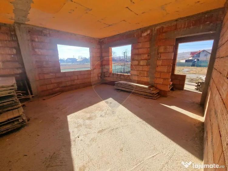 Casa si 74000 metri patrati teren - 4