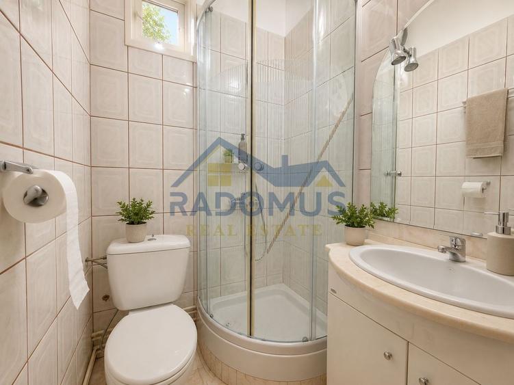 Casă individuală cu 8 camere cu Canalizare în Albert