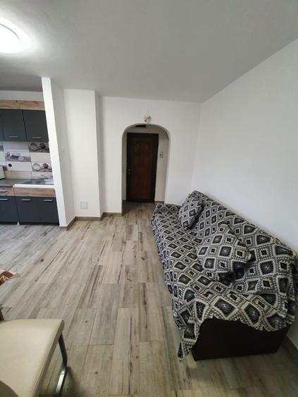 Apartament cu 3 camere decomandat în Intim
