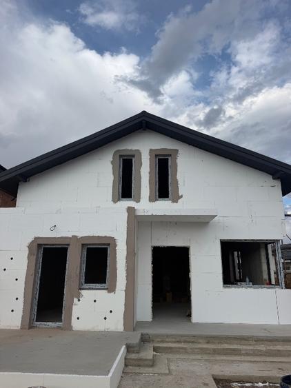 Casă individuală cu 5 camere cu Teren 313 Mp în Central
