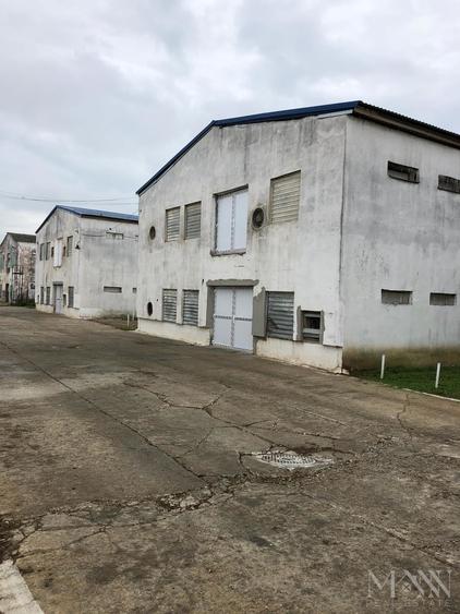 Spațiu industrial, de 1,300 mp, în Leș