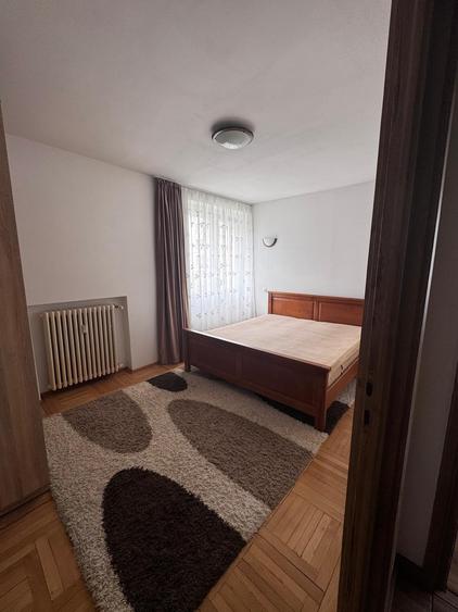 Apartament cu 3 camere semidecomandat în Vatra Luminoasă