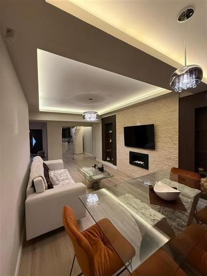 Apartament cu 3 camere decomandat, mobilat în Apollo