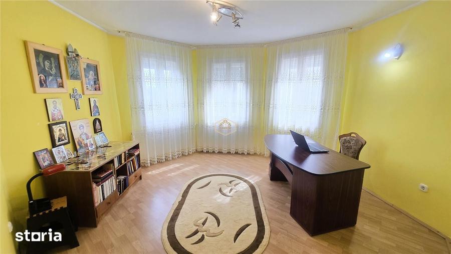 Casă cu 7 camere cu Teren 1384 Mp în Micro 17