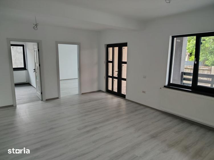 Casă cu 5 camere cu Teren 550 Mp în Braniștea
