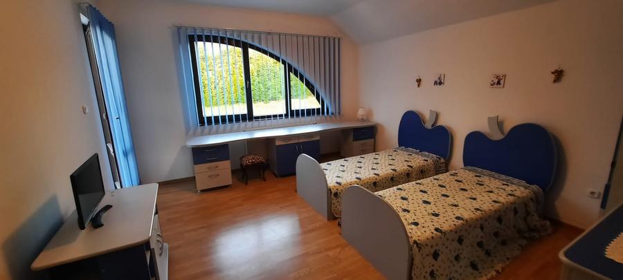 Casă individuală cu 6 camere cu Piscina în Livezeni