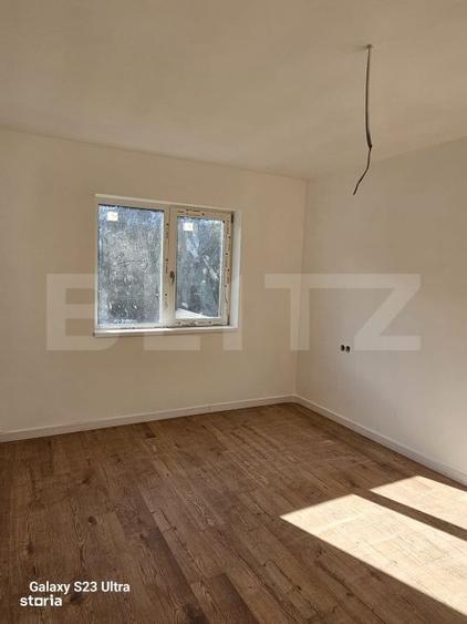Casă cu 4 camere cu Teren 275 Mp în Tăuți