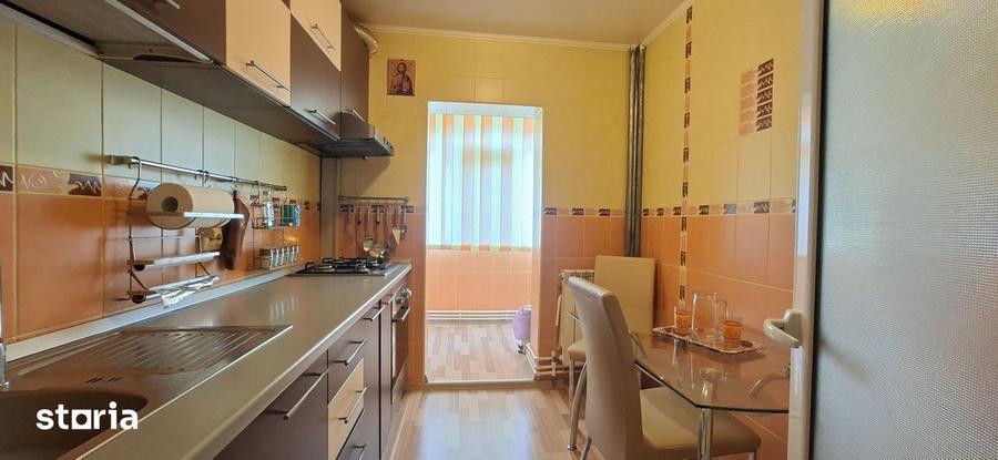 Apartament cu 2 camere decomandat în Micro 20