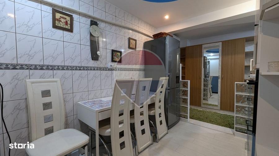 Apartament cu 3 camere decomandat, mobilat în P-ța Alba Iulia