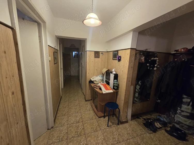 Apartament cu 3 camere decomandat în Iancului