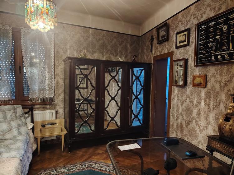Duplex cu 8 camere cu Canalizare în Central