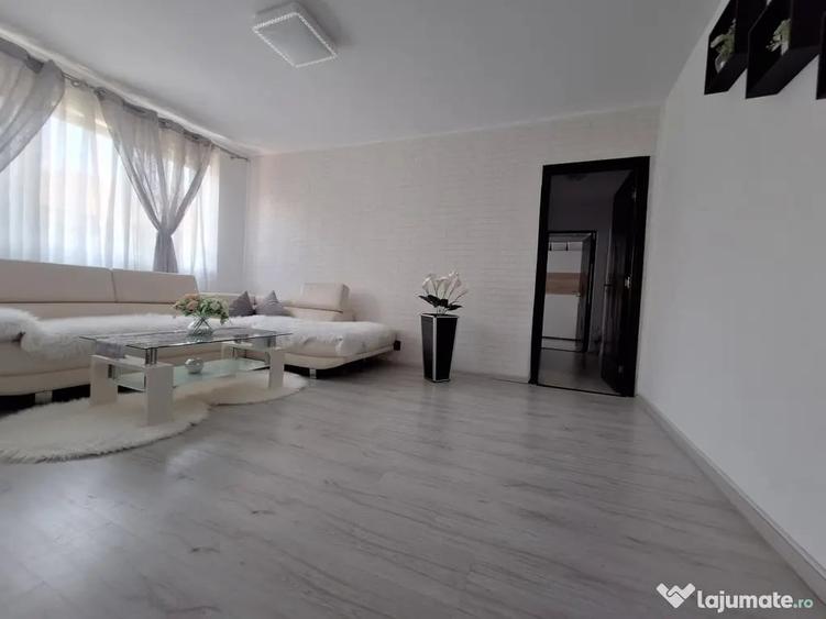 Apartament cu 3 camere semidecomandat în Central