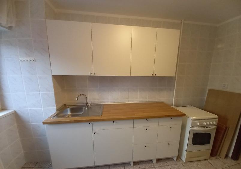 Apartament cu 3 camere semidecomandat în Tineretului