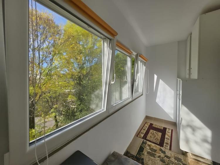 Apartament cu 3 camere decomandat, mobilat în Săsar