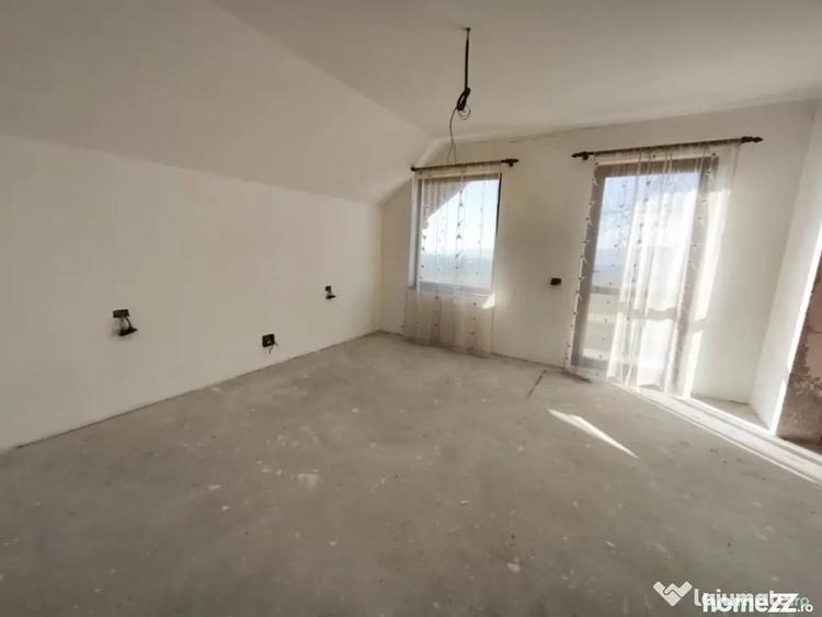 Casă cu 5 camere cu Teren 1792 Mp în Mitocu Dragomirnei