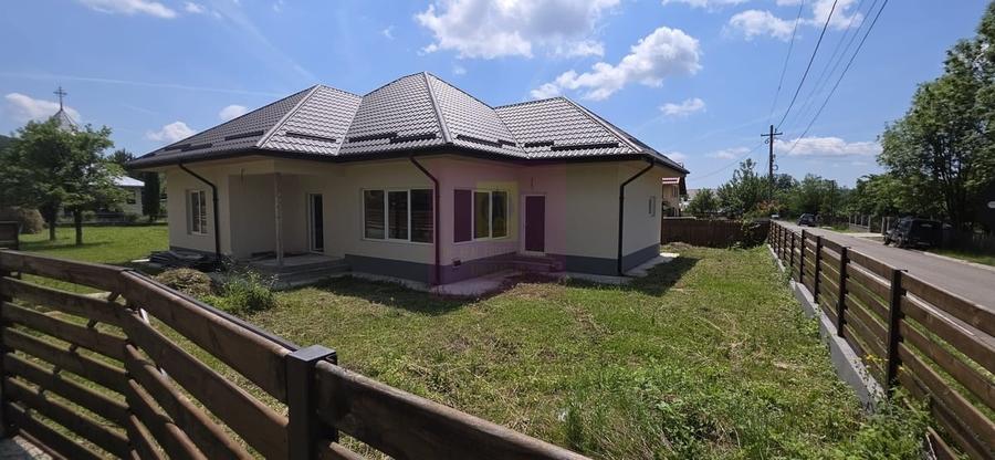 Casă cu 4 camere în Central