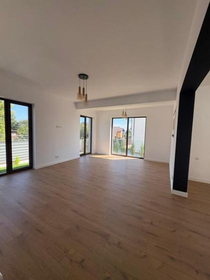 Casă cu 4 camere cu Teren 455 Mp în Central
