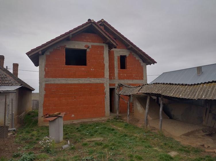 Casă cu 4 camere în Central