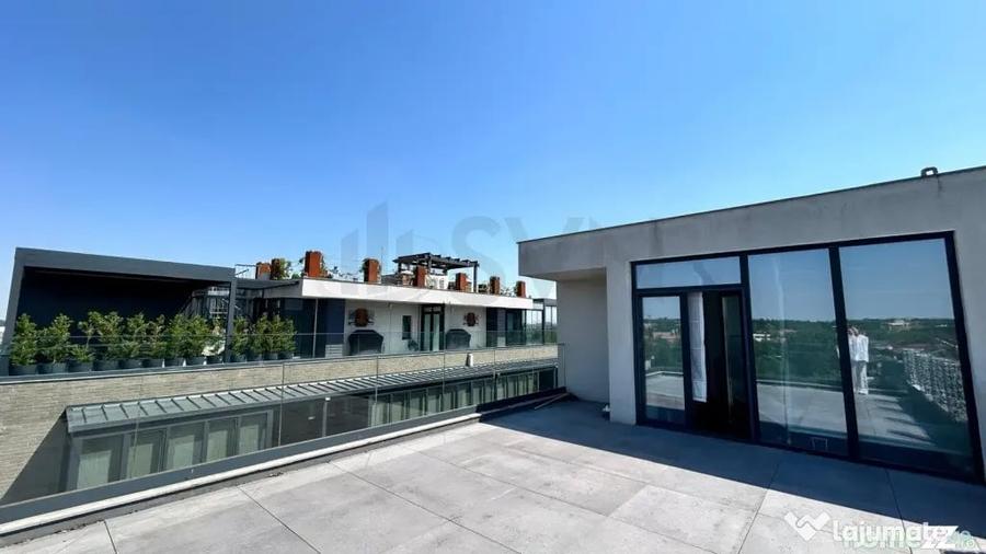 Apartament cu 4 camere decomandat în Central