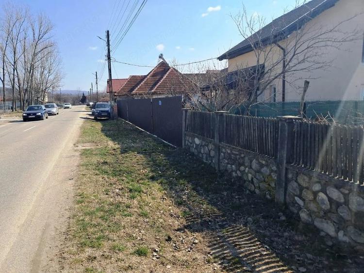 Casă cu 3 camere cu Teren 917 Mp în Polovragi