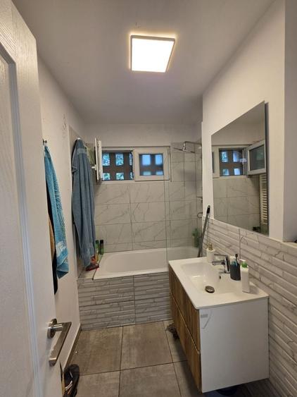 Apartament cu 3 camere semidecomandat, mobilat în Gheorgheni