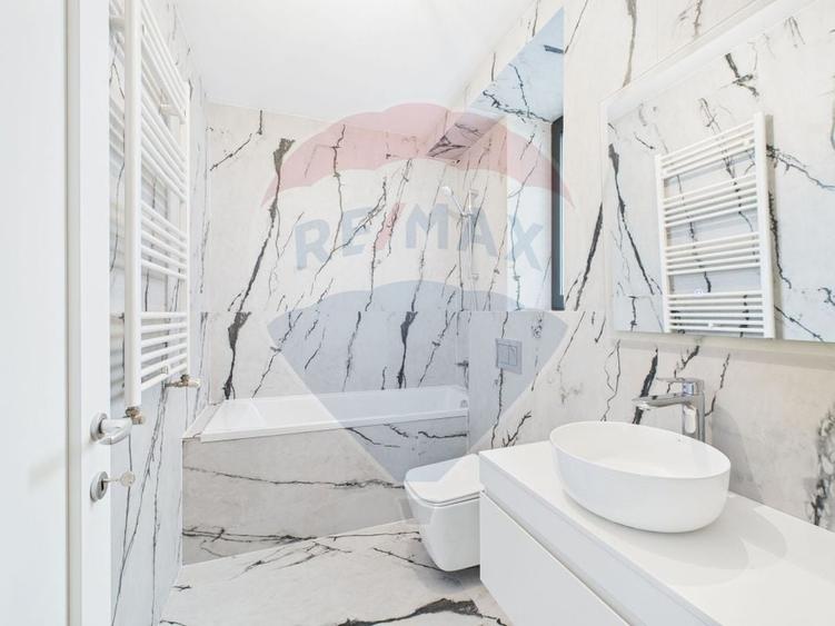 Apartament cu 3 camere semidecomandat în Nord