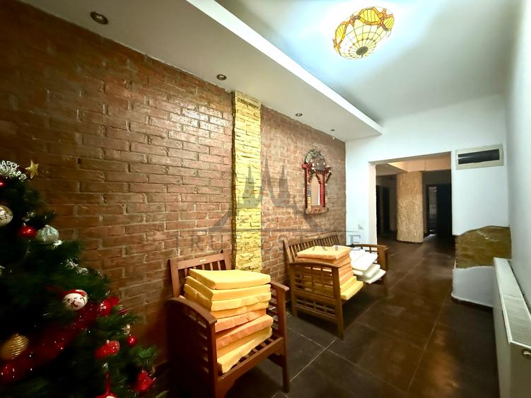 Casă individuală cu 15 camere cu Canalizare în Capitale