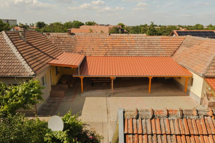 Casă individuală cu 6 camere cu Canalizare în Jebel