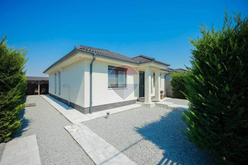Casă individuală cu 4 camere cu Teren 327 Mp în Oncea