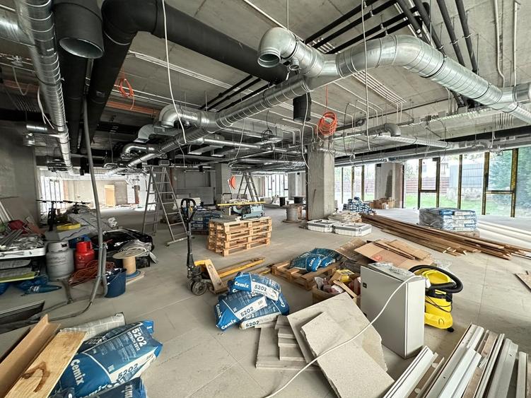 Spațiu comercial, de 376.39999389648 mp, în Semicentral