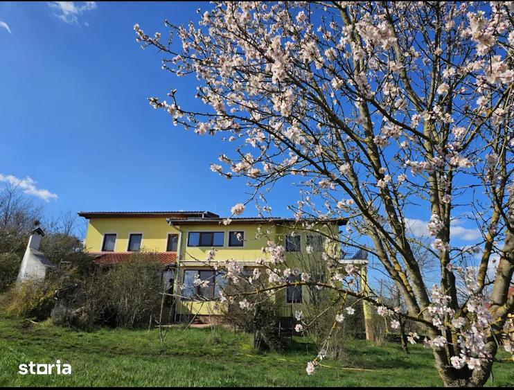 Casă individuală cu 7 camere cu Canalizare în Tureni