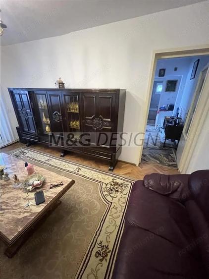 Apartament cu 4 camere semidecomandat în Central