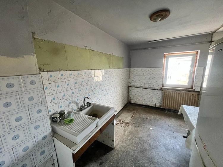 Apartament cu 3 camere decomandat în Valea Rosie