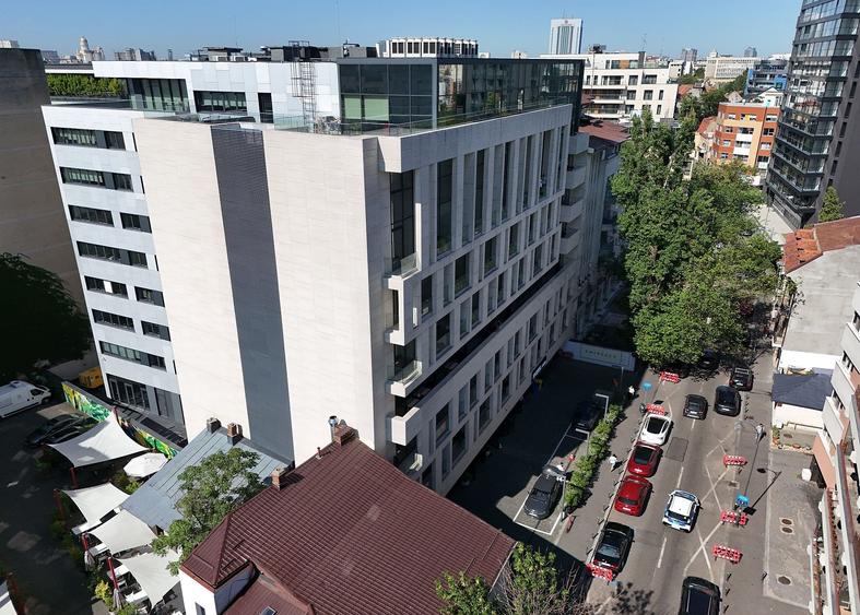 Birou, de 6,250 mp, în Dacia