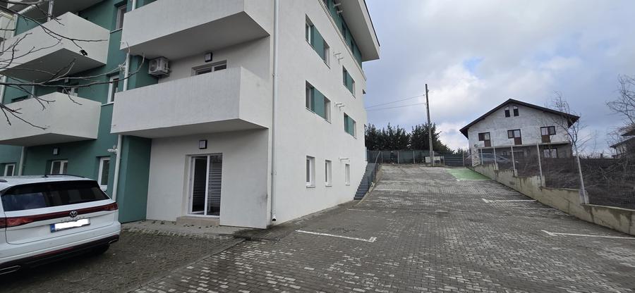 Spațiu comercial, de 36 mp, în Nicolina