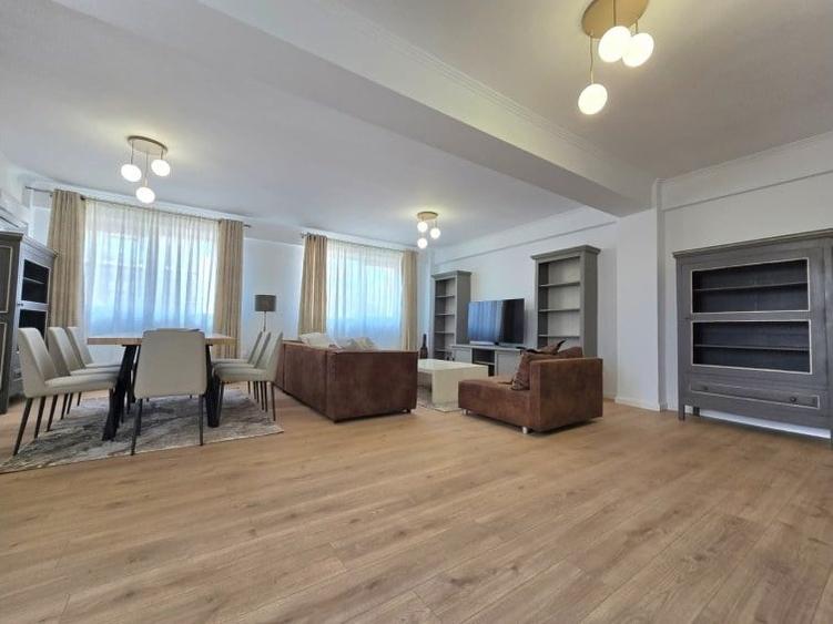 Apartament cu 4 camere în Victoriei