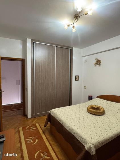 Casă cu 5 camere cu Teren 89 Mp în Străulești