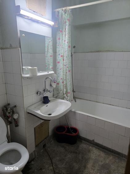Apartament cu 3 camere în Calea București