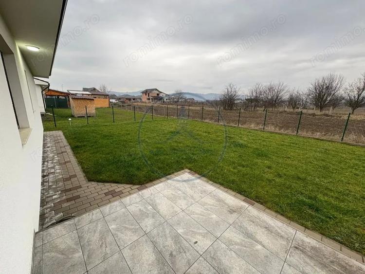 Casă cu 3 camere cu Canalizare în Central