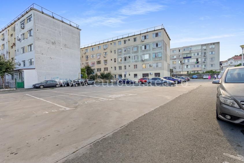 Apartament cu 2 camere semidecomandat în Est